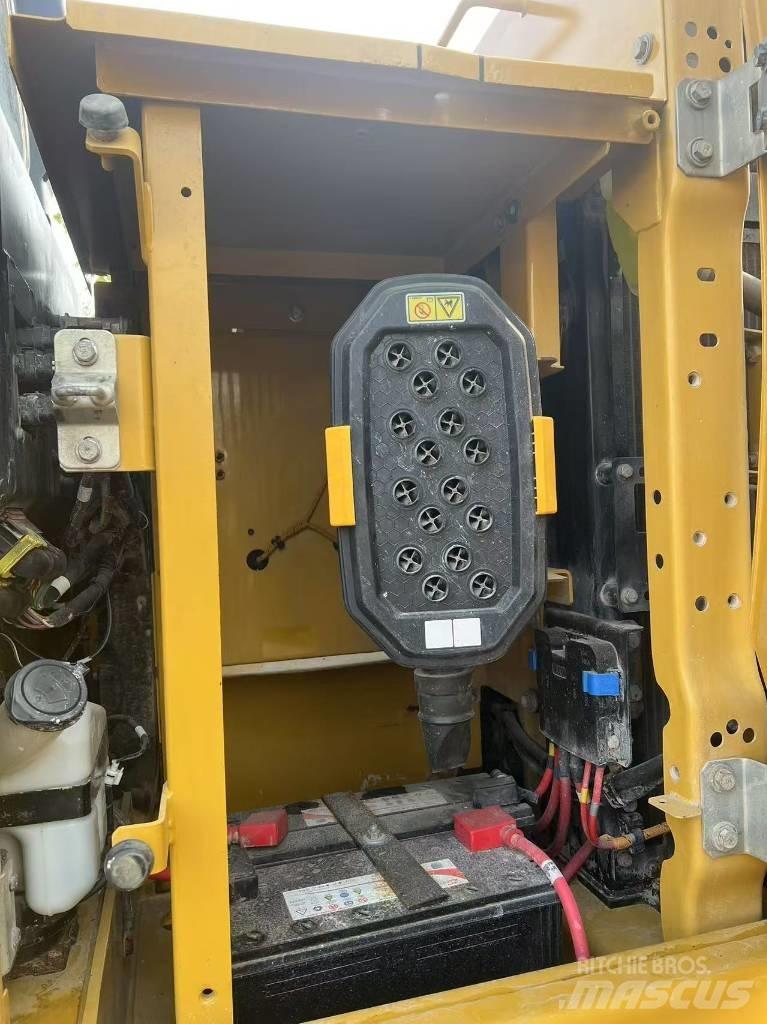 CAT 320 GC Bageri guseničari