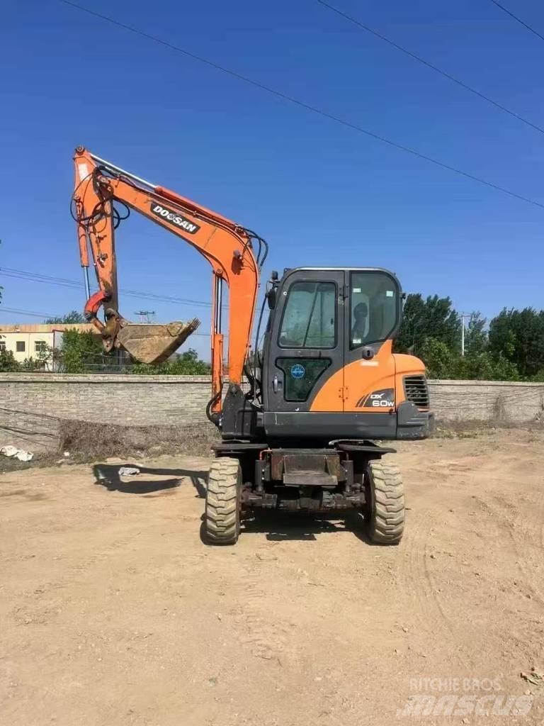 Doosan DX60W Bageri točkaši