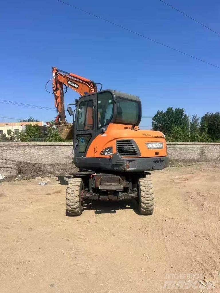Doosan DX60W Bageri točkaši