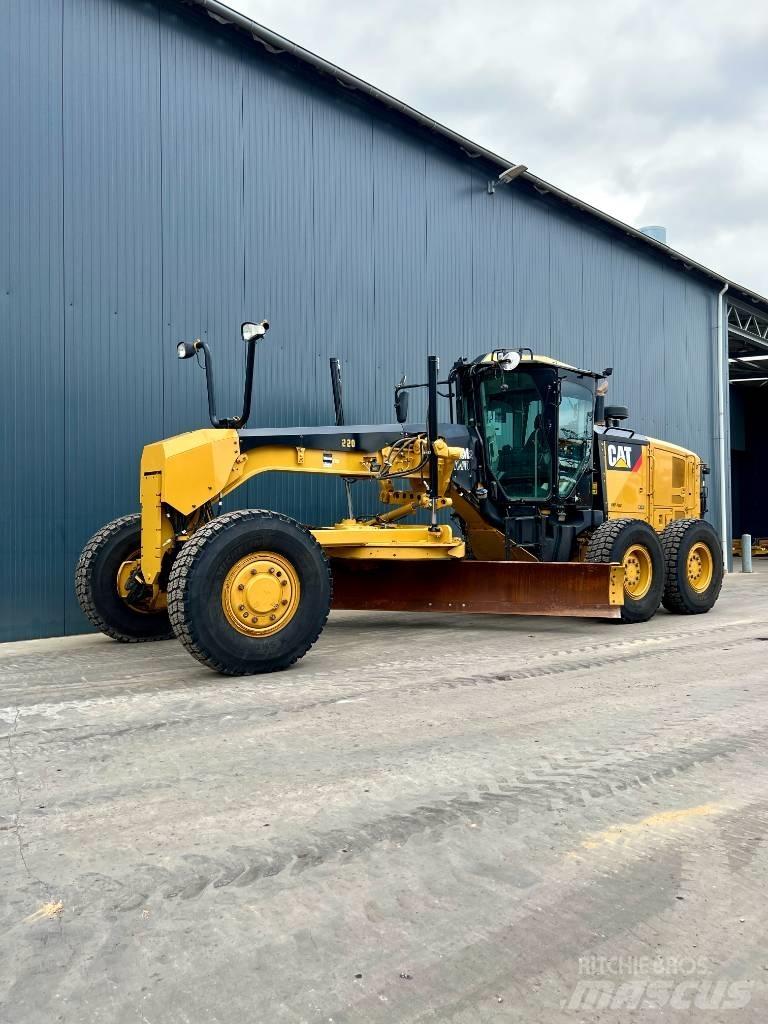 CAT 140M2 AWD Grejderi