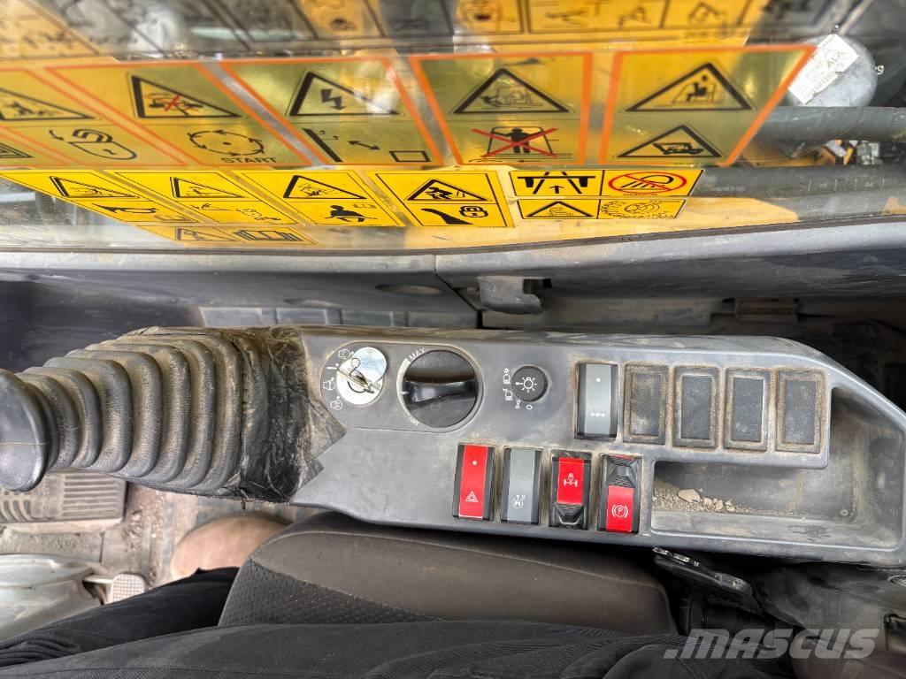 Komatsu PW148-11 Bageri točkaši