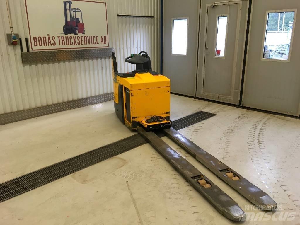 Jungheinrich ERE 225 Nisko podizni električni viljuškar sa stajalištom