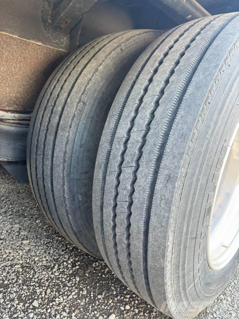 National 880C Kamioni sa kranom