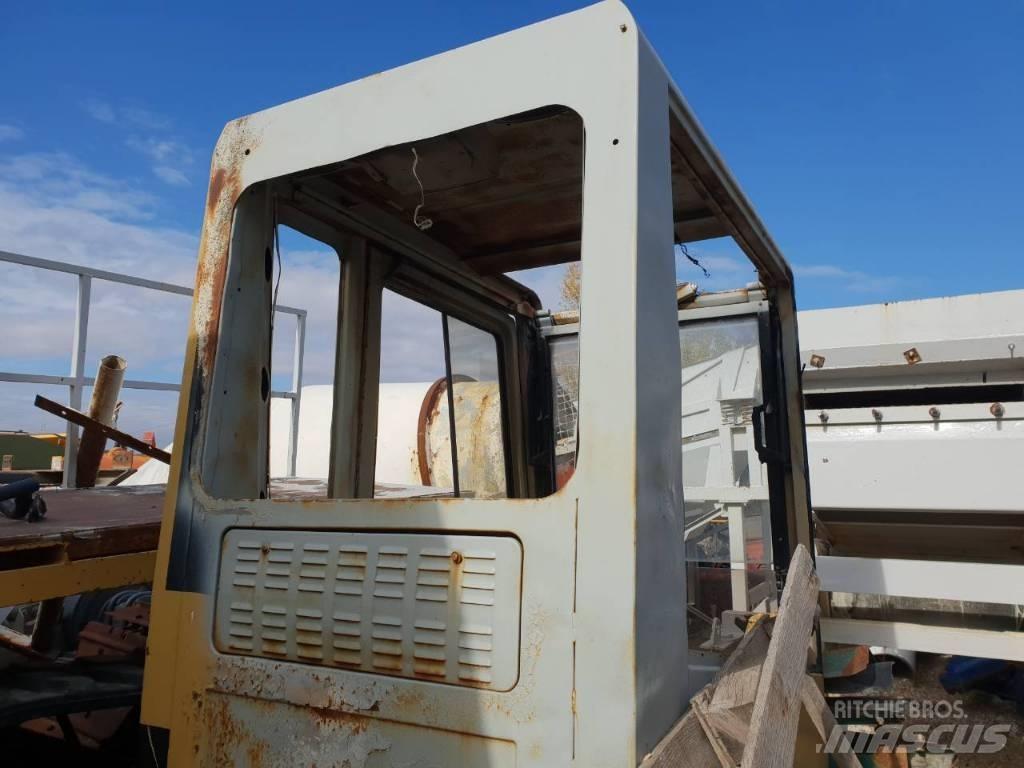 CAT 320B ali 320 Kabine i unutrašnjost