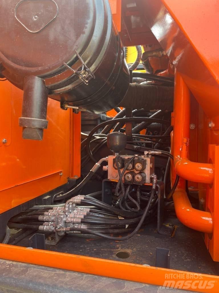 Doosan DX 300 LC Bageri guseničari