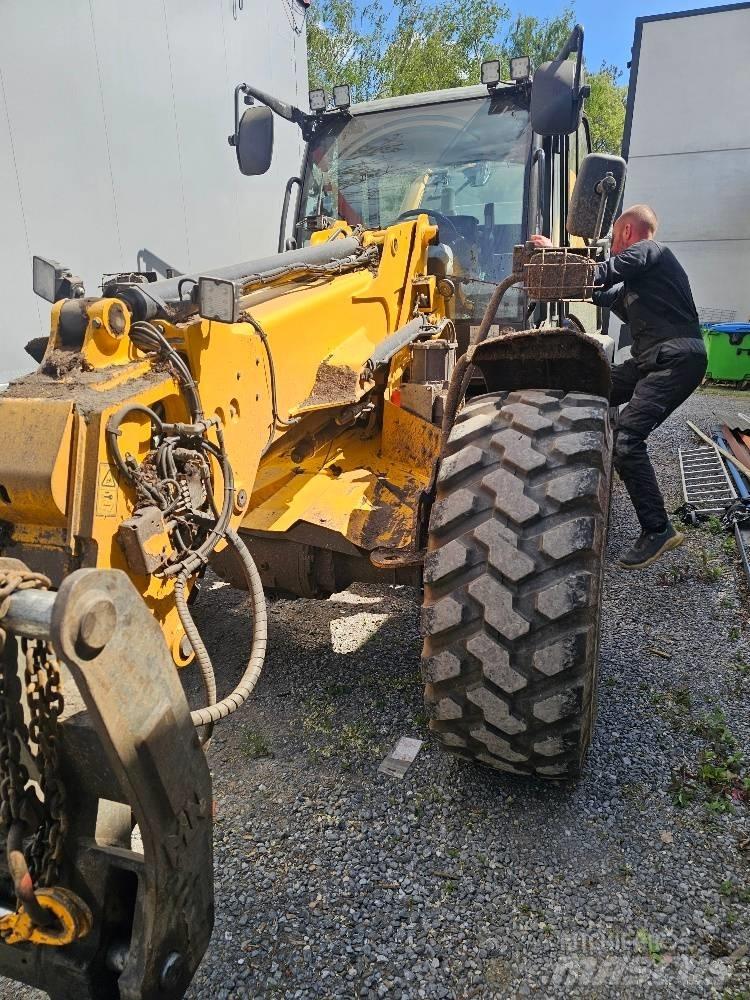 JCB TM 320 S Poljoprivredni teleskopski utovarivači