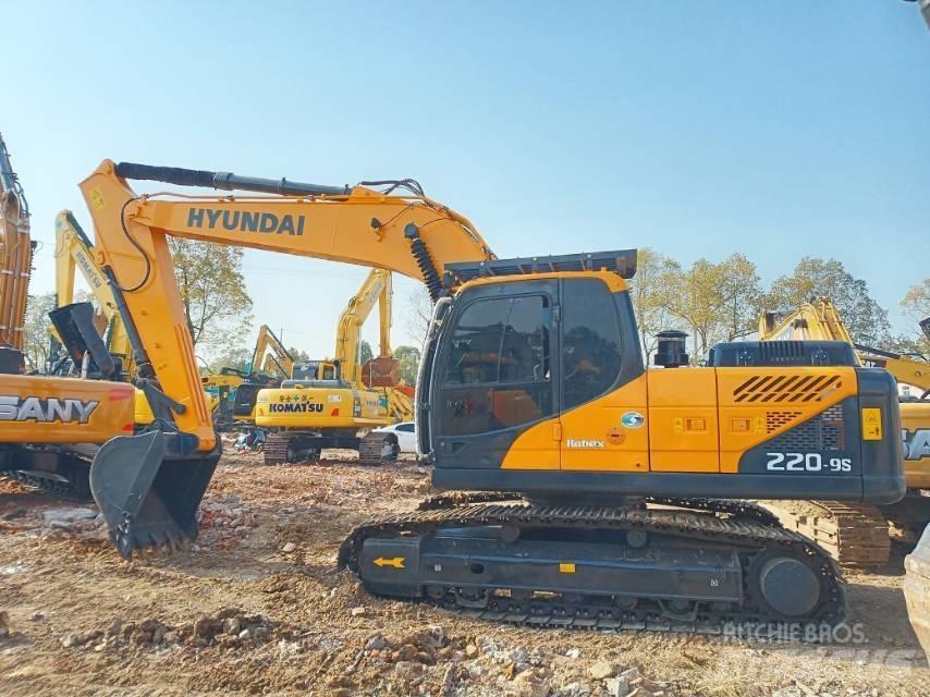 Hyundai R220-9 Bageri guseničari