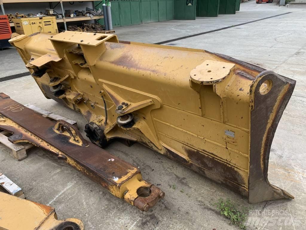 CAT D 6 T XLVP Buldožeri guseničari