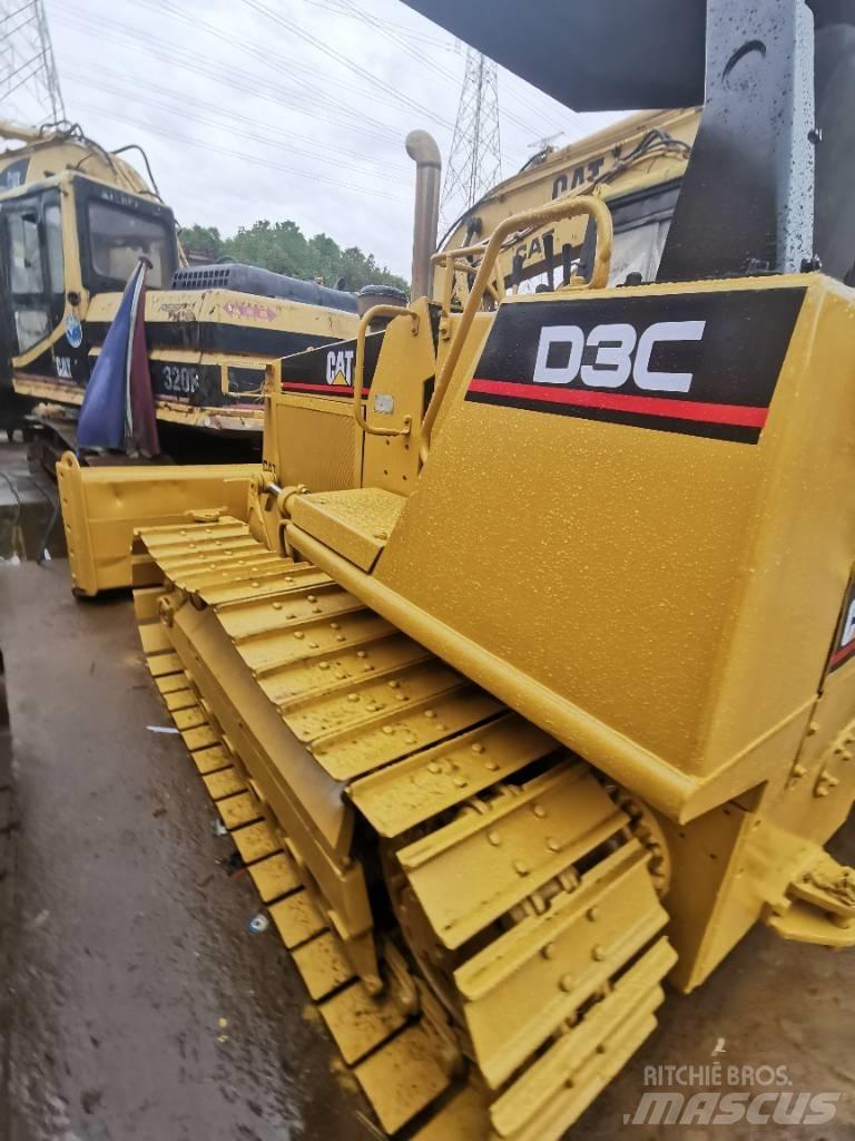 CAT D3C Buldožeri guseničari