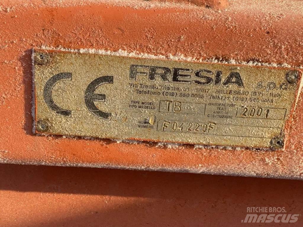  Fresia + Snow shovel Snežne daske i plugovi