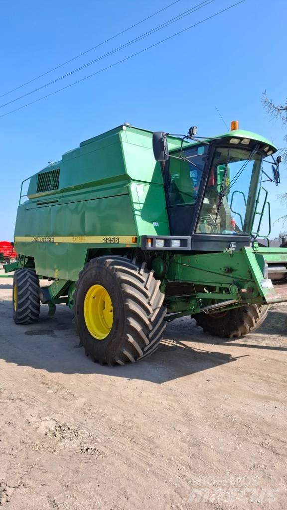 John Deere 2256 Kombajni