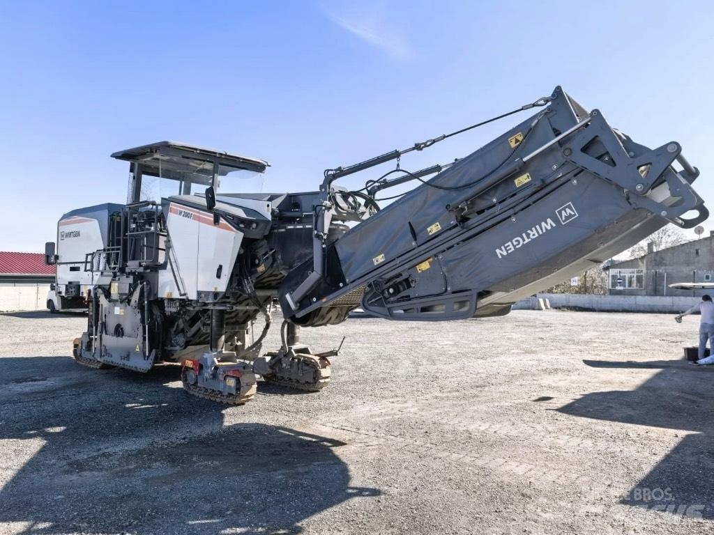Wirtgen W 200 F Freze za asfalt