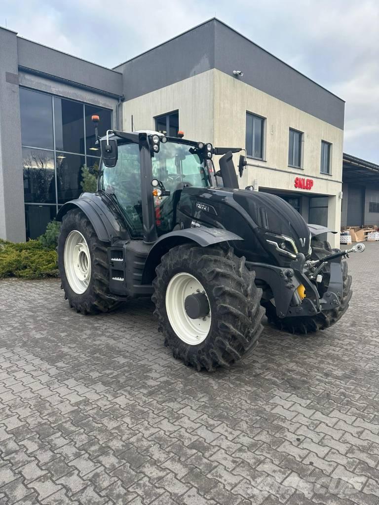 Valtra T 235 Traktori