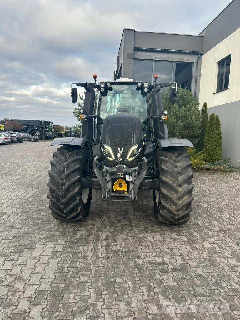 Valtra T 235 Traktori