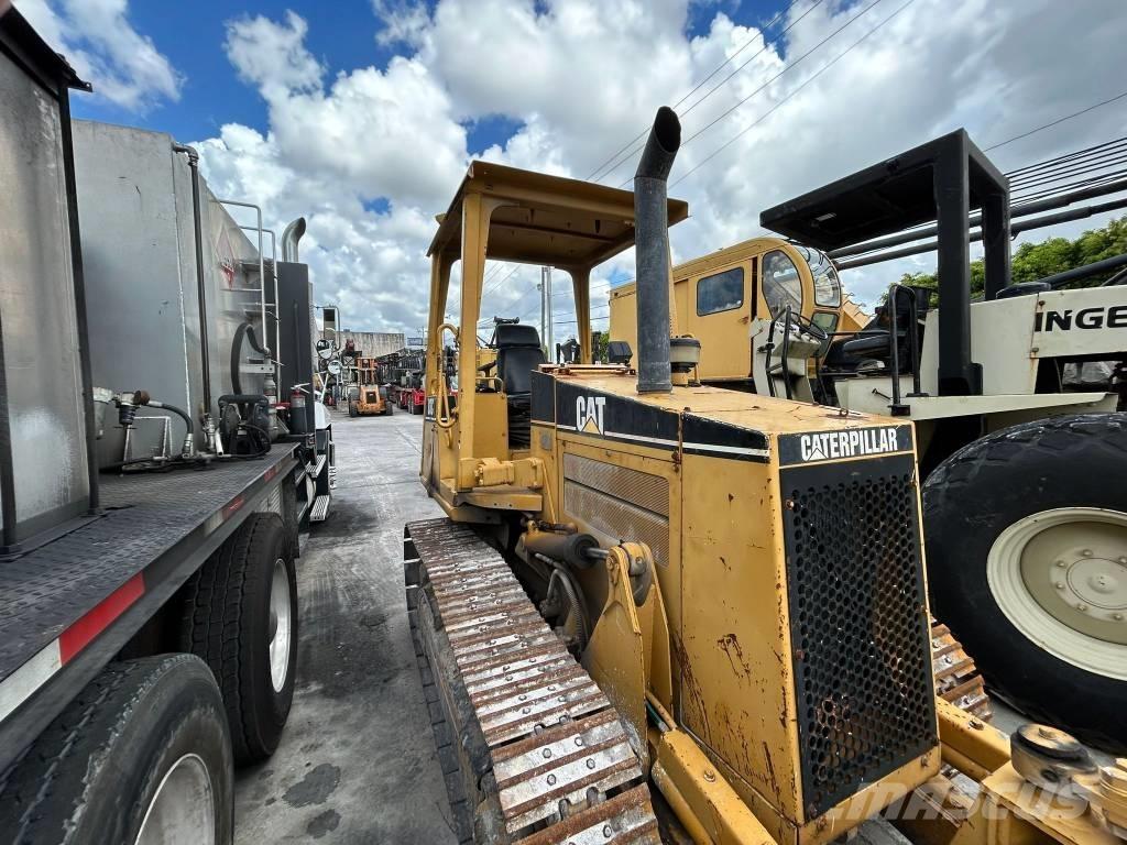 CAT D 3 C III Buldožeri guseničari