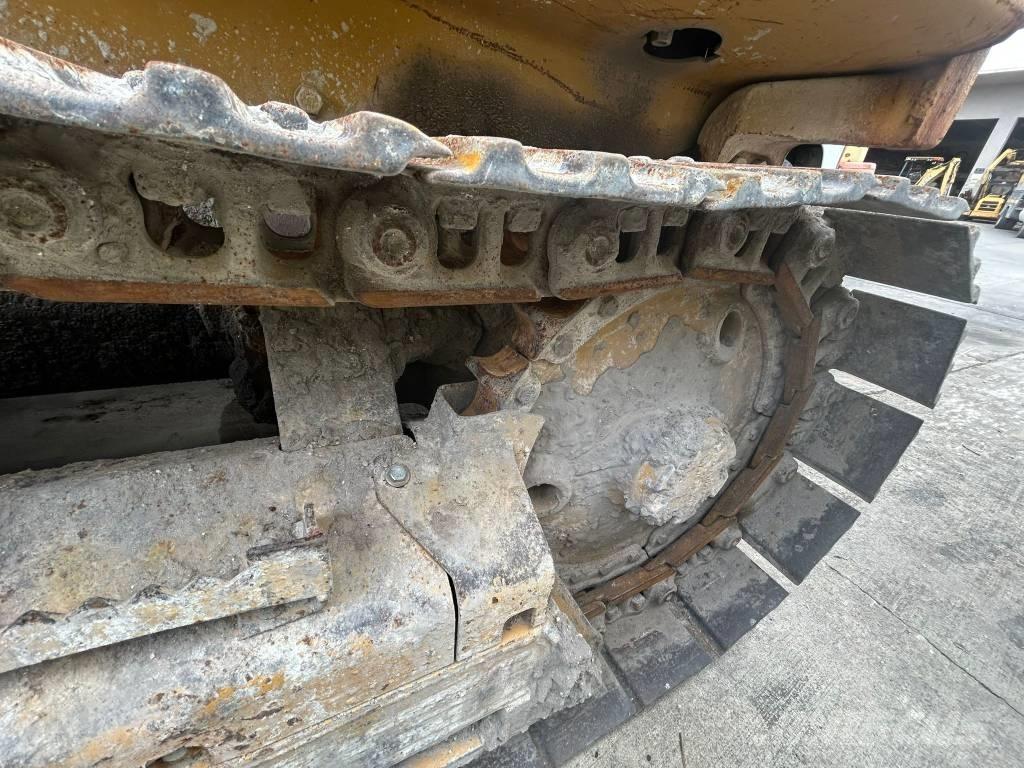 CAT D 3 C III Buldožeri guseničari