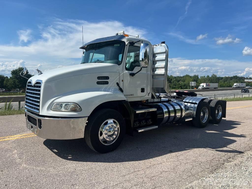 Mack CXU 613 Tegljači