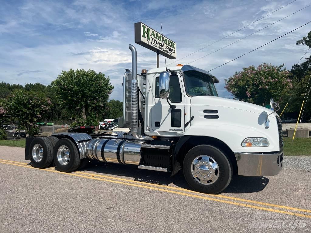 Mack CXU 613 Tegljači