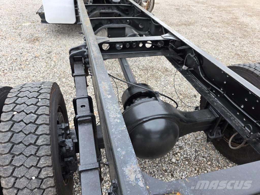 Hino 268 Kamioni-šasije