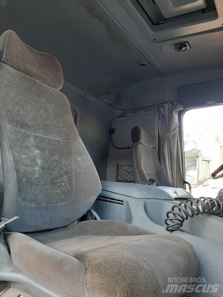 Scania P 124 Rol kiper kamioni sa kukom za podizanje tereta