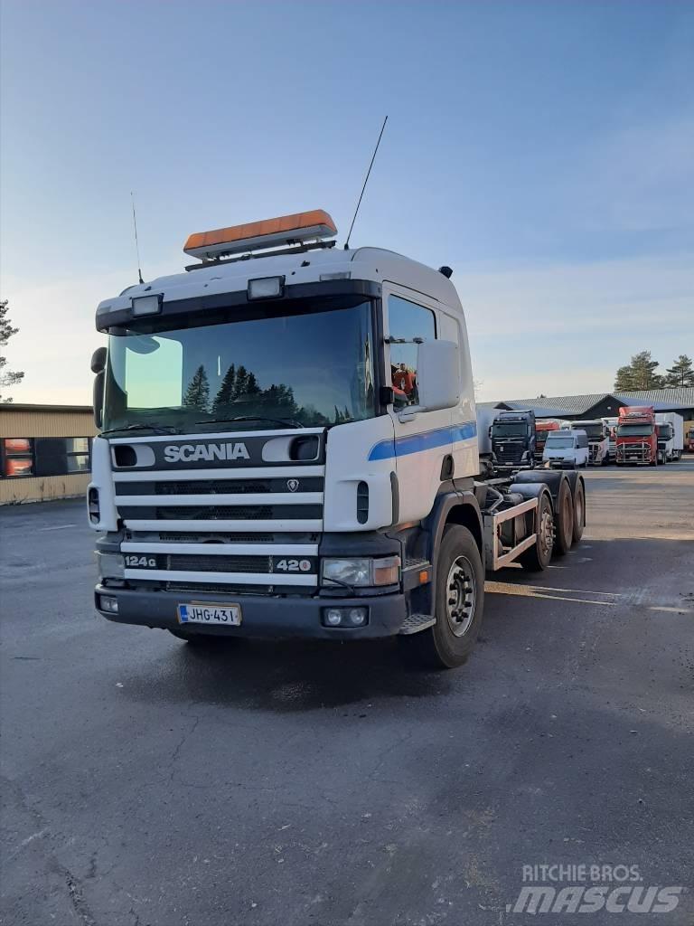 Scania P 124 Rol kiper kamioni sa kukom za podizanje tereta