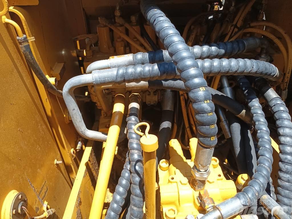 CAT 320 D2 Bageri guseničari