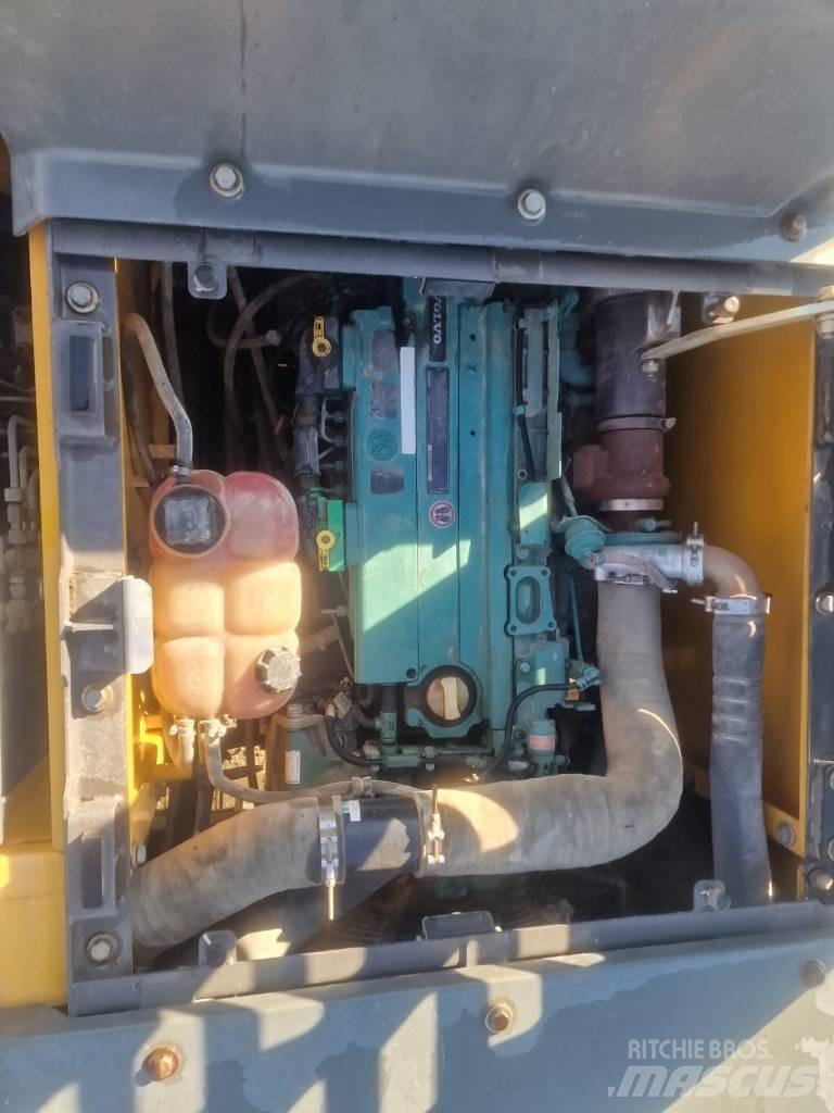 Volvo EC 220 E Bageri guseničari