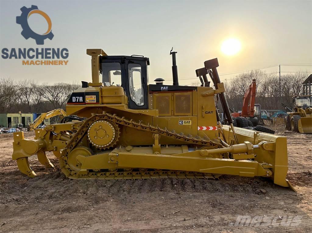CAT D7R Buldožeri guseničari