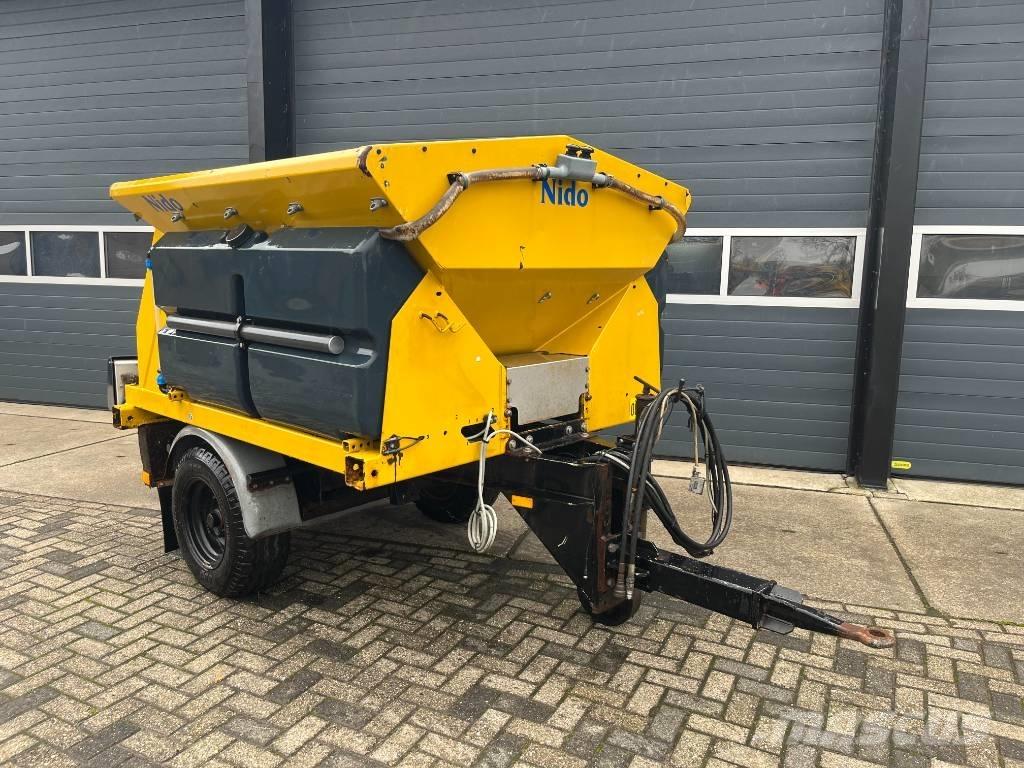 Nido Stratos Posipači soli i peska