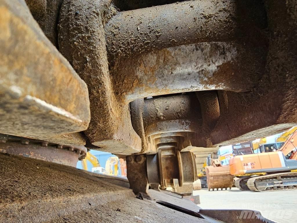 Komatsu PC210LC-8 Bageri guseničari