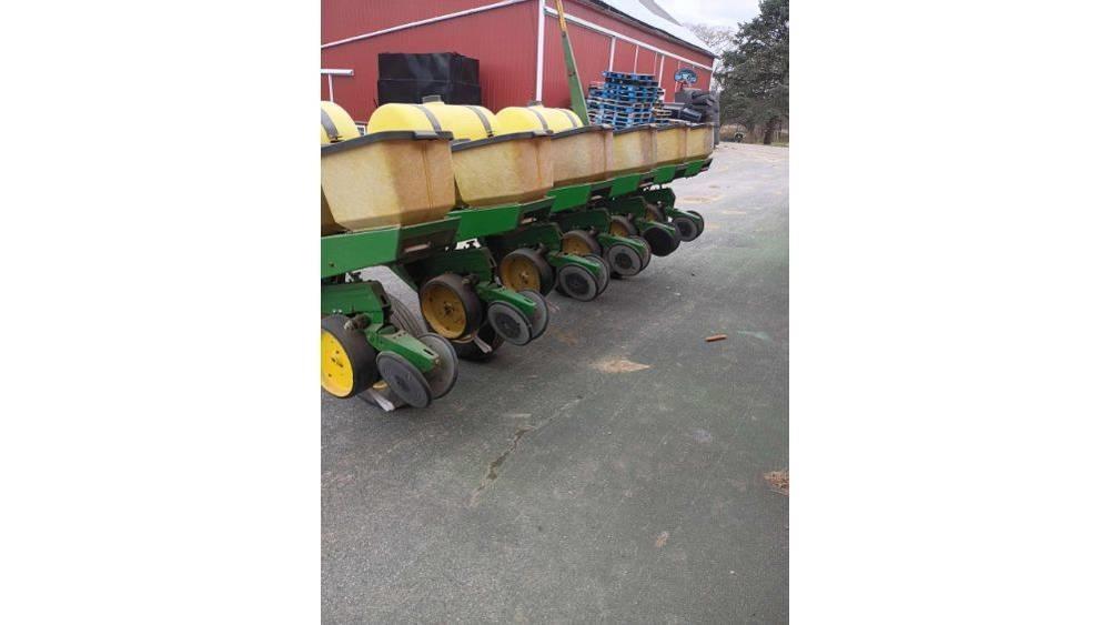 John Deere 7000 Sadilice