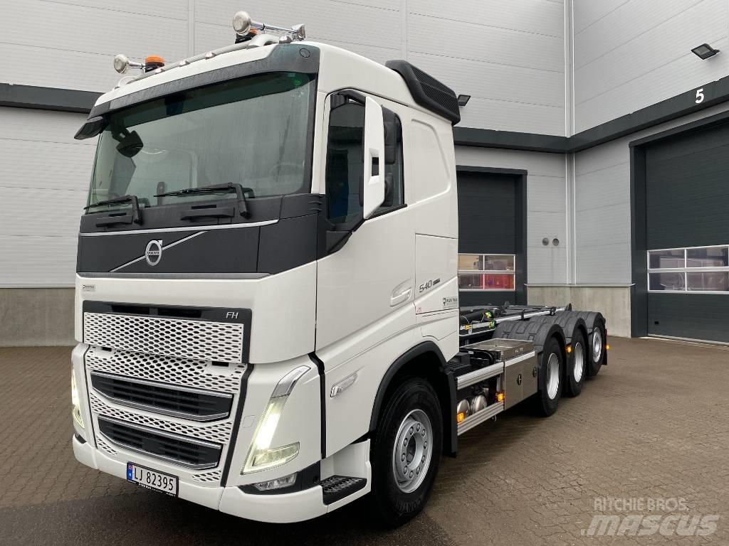 Volvo FH540 Tridem Rol kiper kamioni sa kukom za podizanje tereta