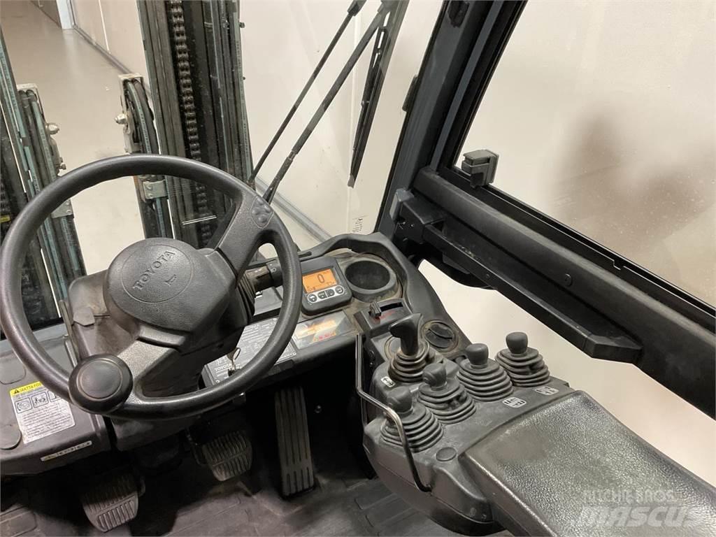 Toyota 52-8FDF30 Dizelski viljuškari
