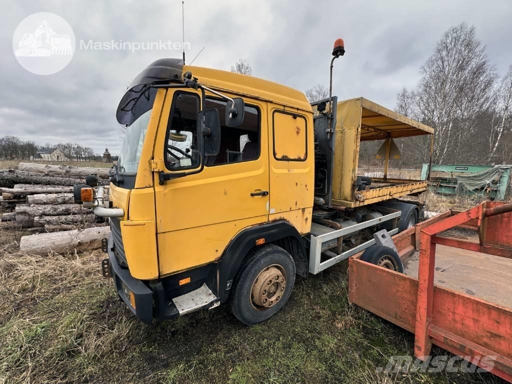 Mercedes-Benz 1117 L Rol kiper kamioni sa kukom za podizanje tereta