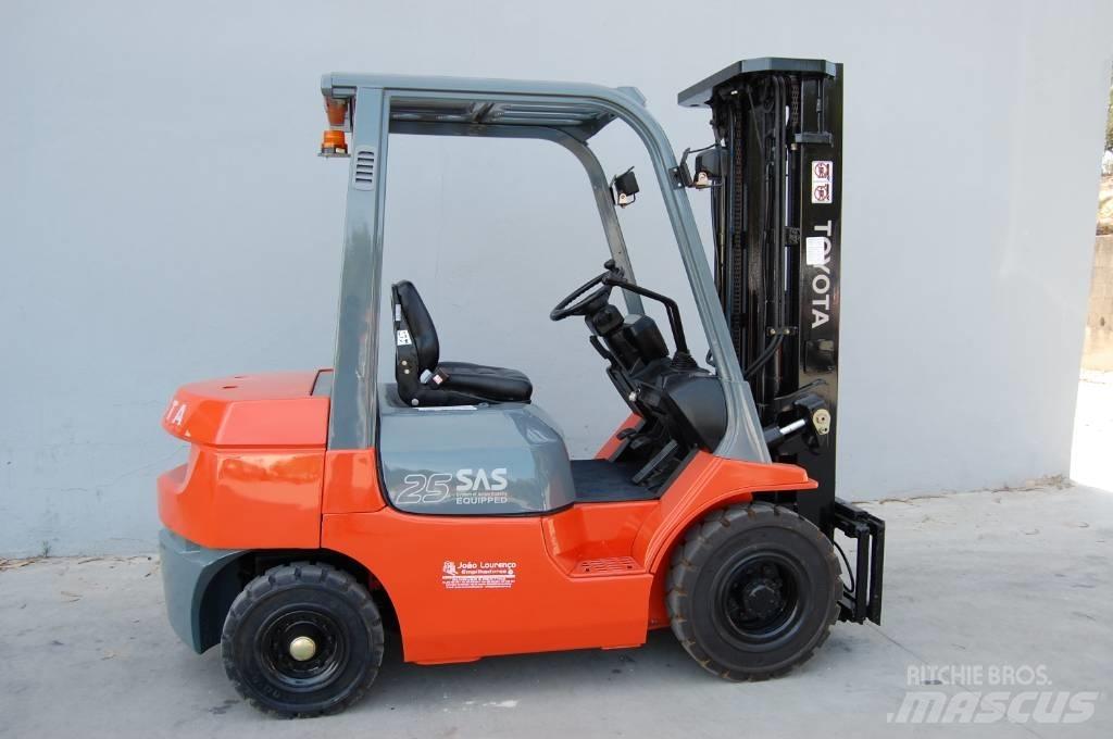 Toyota 7 FD 25 Dizelski viljuškari
