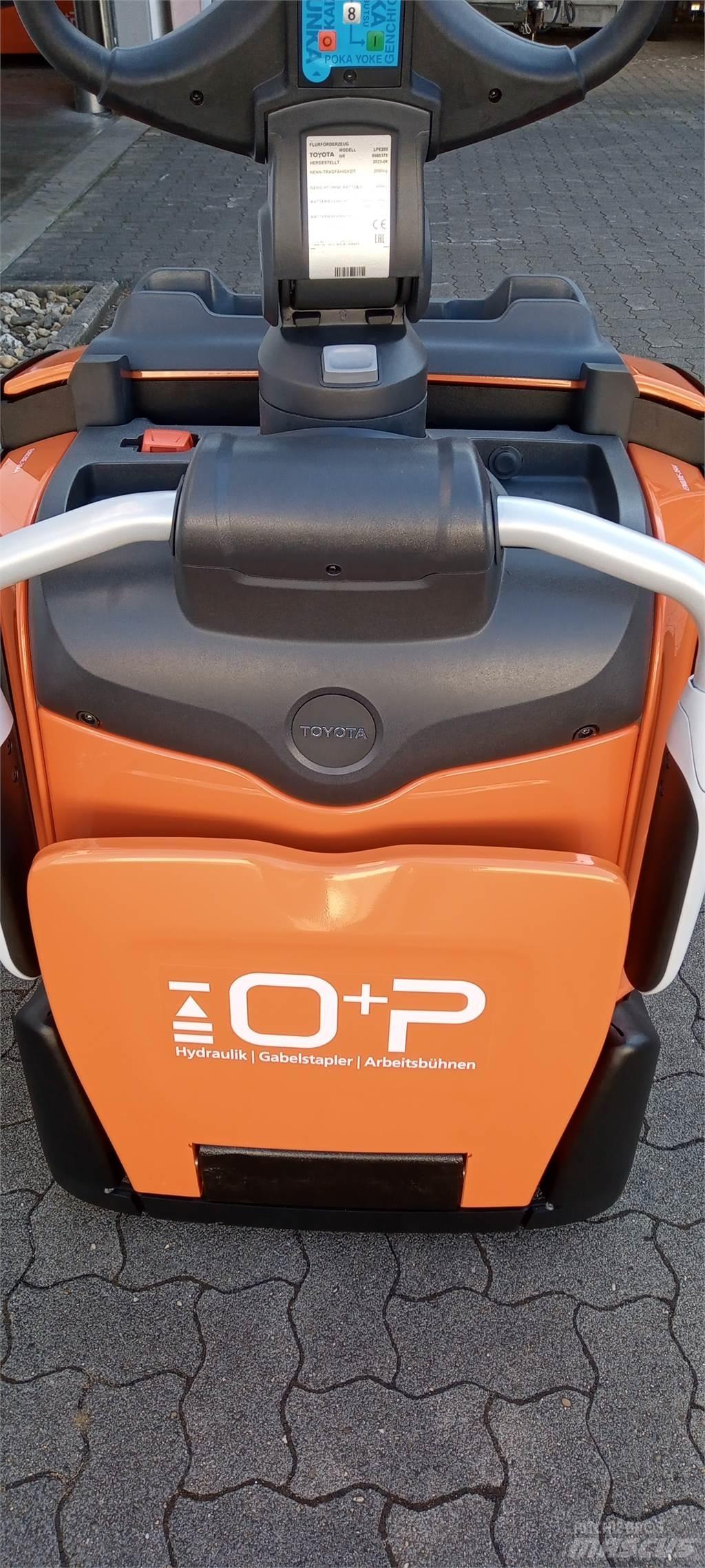 Toyota LPE200 Nisko podizni električni viljuškar
