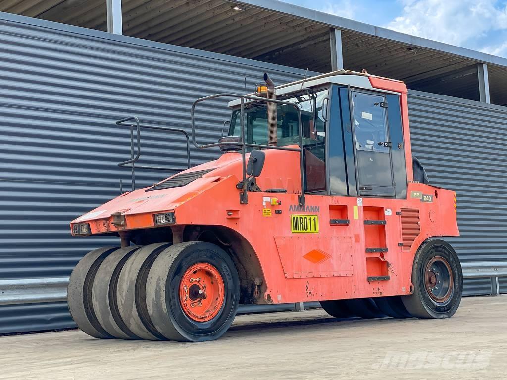 Ammann AP 240 Gumeni valjci na točkovima