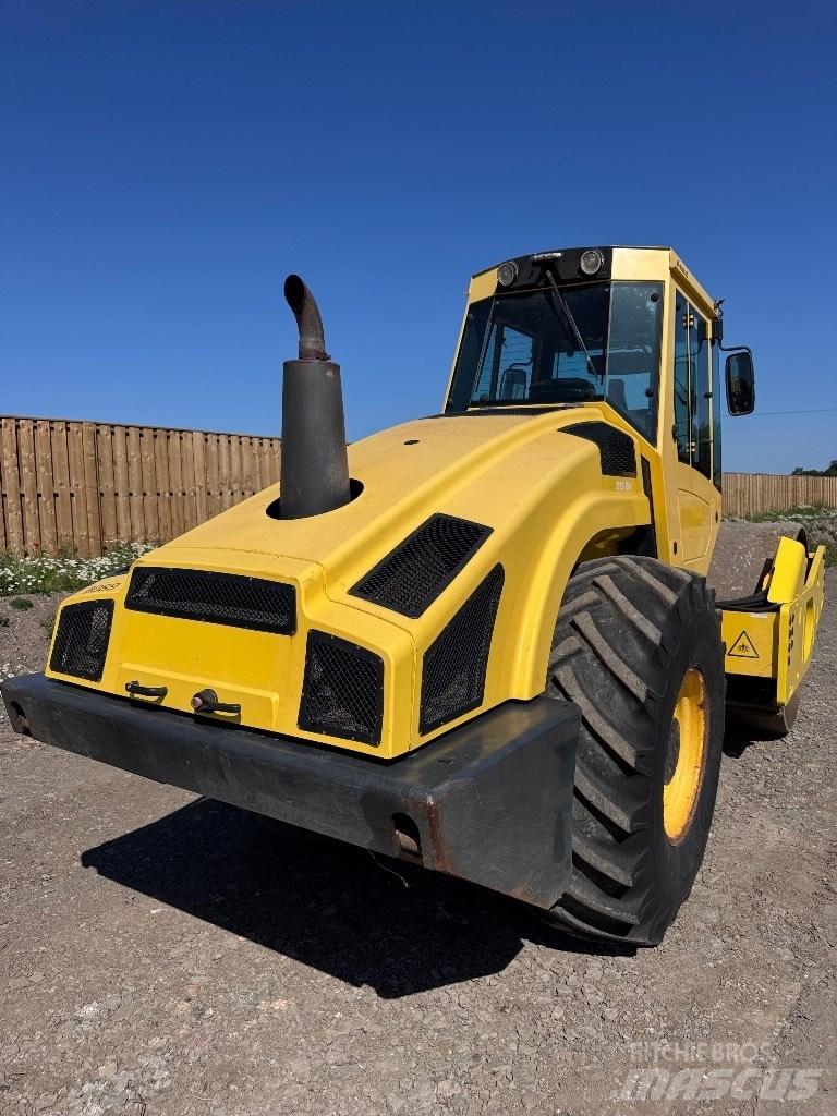 Bomag BW 213 D H-4 Valjci sa jednim bubnjem