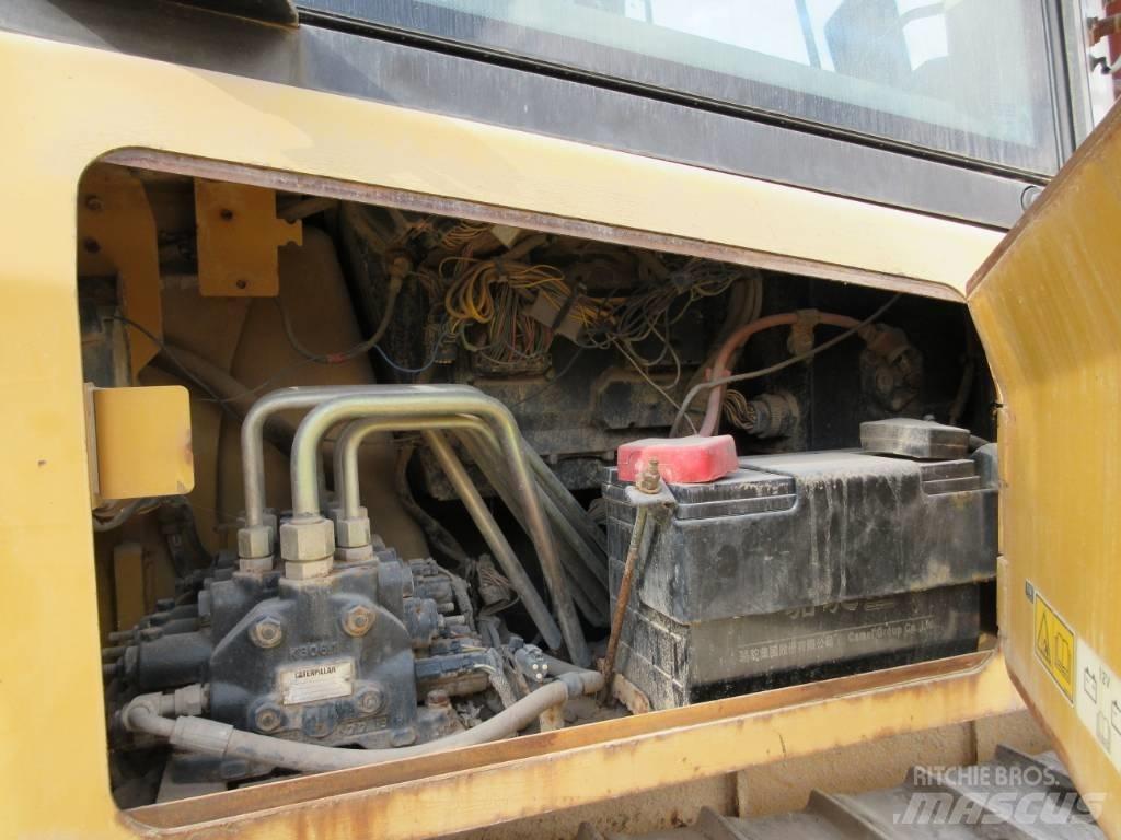 CAT D5K Buldožeri guseničari