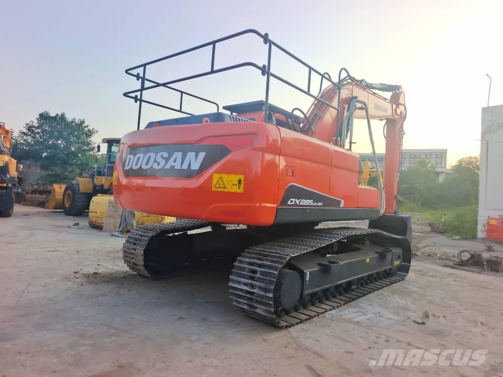 Doosan DX 225 LC Bageri guseničari