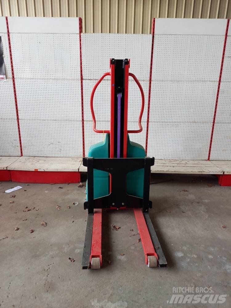 Manitou EB500 Ručni električni viljuškar