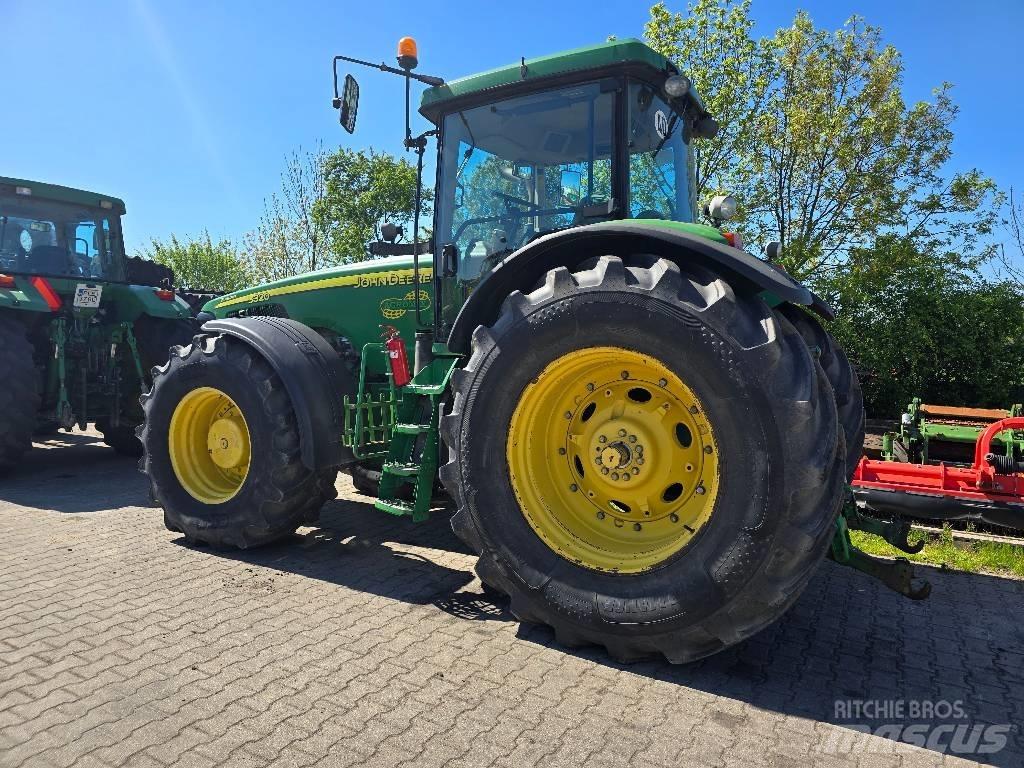 John Deere 8320 Traktori