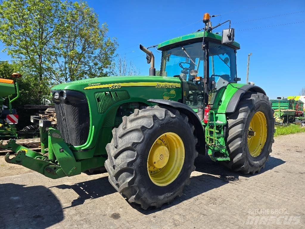 John Deere 8320 Traktori