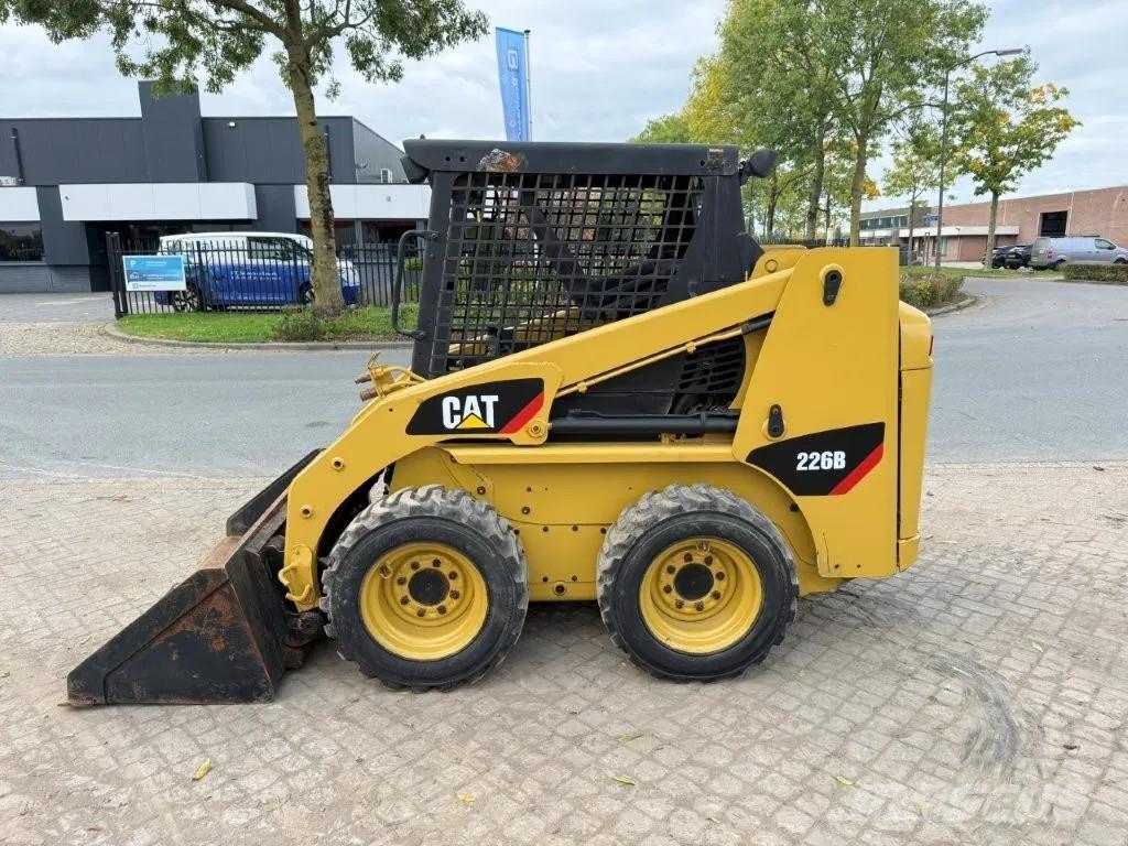 CAT 216B Skid steer mini utovarivači