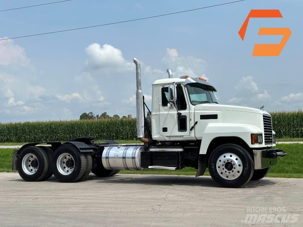 Mack Pinnacle 64ft Tegljači