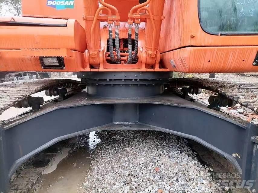 Doosan 225 LC-9 Bageri guseničari