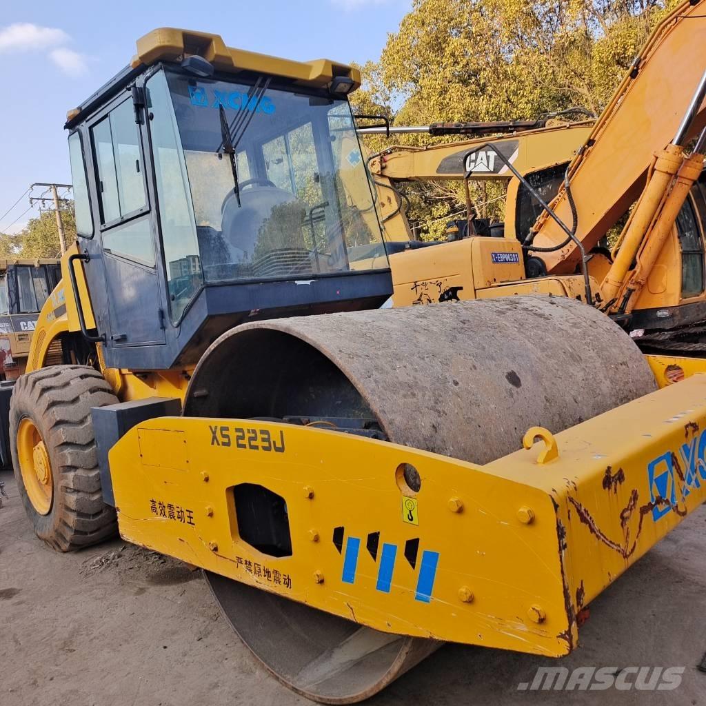 XCMG XS143J Bageri guseničari