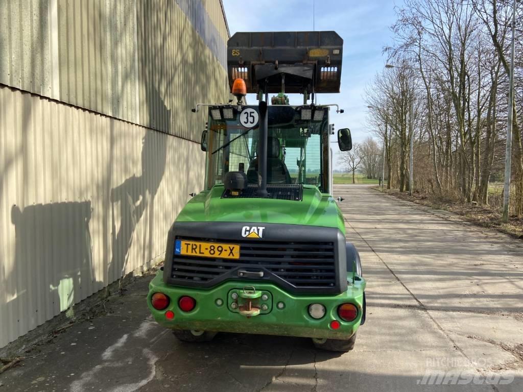 CAT 906M Utovarivači na točkove