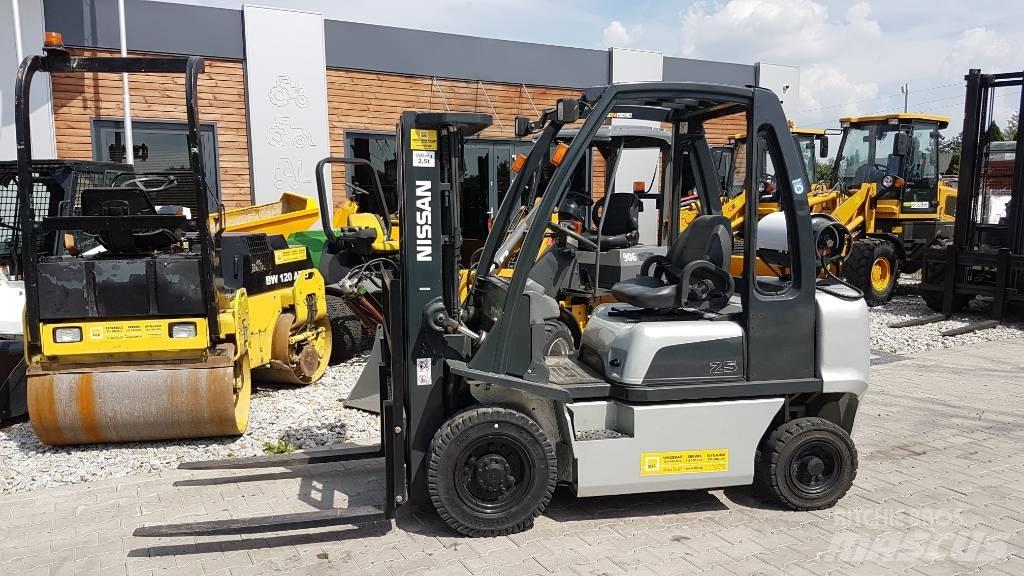 Nissan U1D2A25LQ Plinski viljuškari
