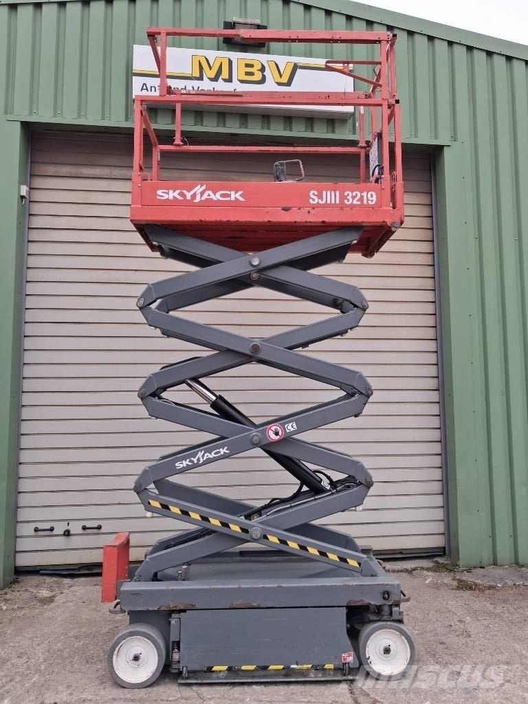 SkyJack SJ III 3219 Makazaste platforme